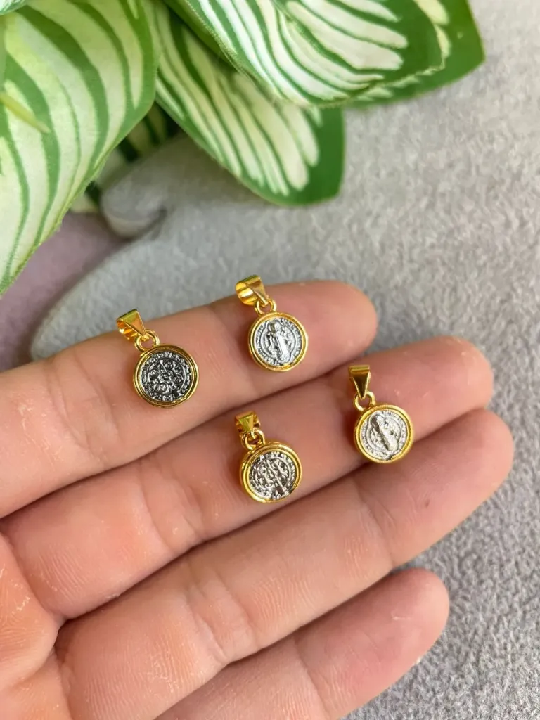 [SB18K] DIJE DE SAN BENITO BAÑO 18K