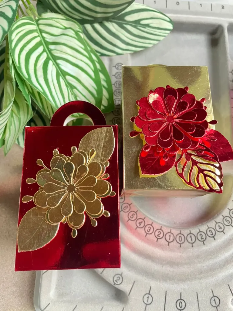 Caja grande con adorno