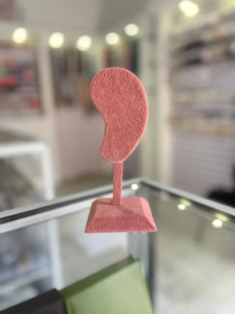 EXHIBIDOR TIPO OREJA PARA PIERCING