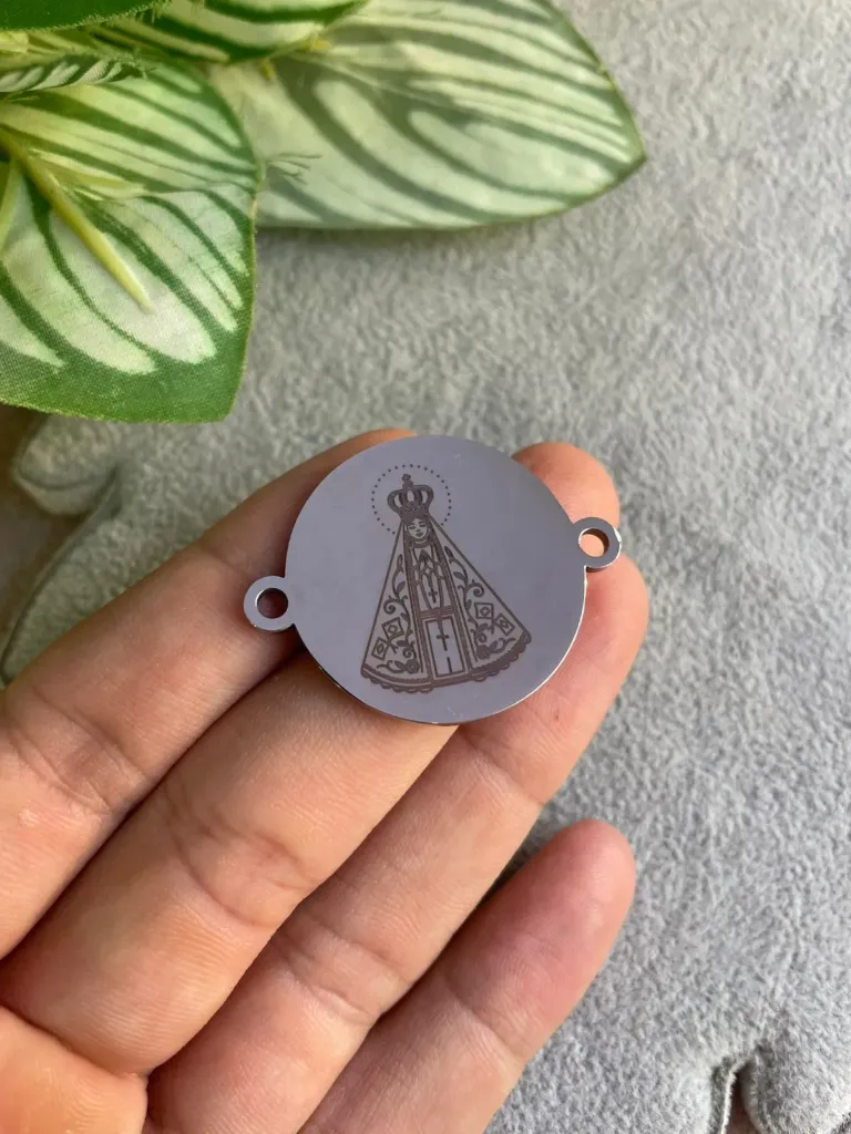 ENLACE DE LA VIRGEN DE SUYAPA DORADO 40MM ACERO INOXIDABLE