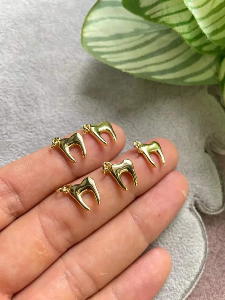 DIJE DE DIENTE BAÑO DE ORO